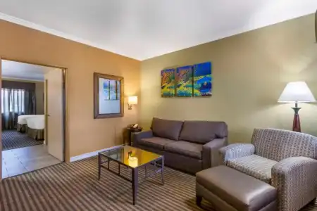 Royal Sun & Suites - 106