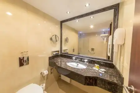 Ramada & Suites by Wyndham Bucharest North - 45