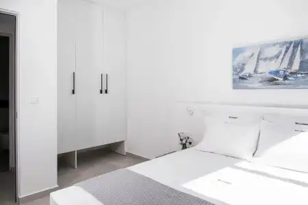 Cozy Corner Luxury Apartments - 60