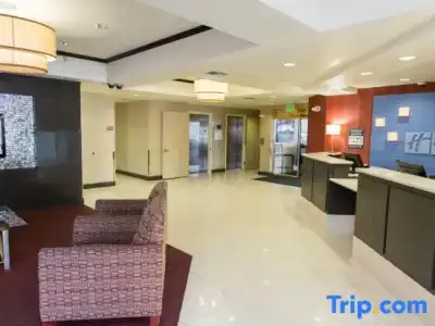 Holiday Inn Express & Suites HOLLYWOOD WALK OF FAME by IHG - 2