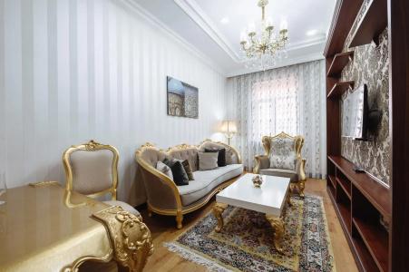 Monday Royal Apart - 303