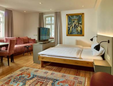 & Restaurant Burgschänke - 42