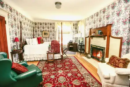 Wilburton Inn - 102