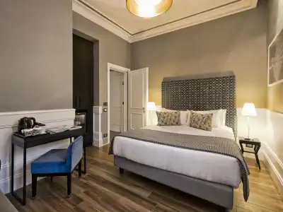 The Independent Suite - 26