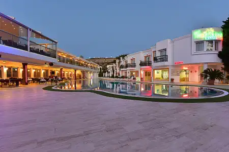 Tropicana Beach - 10