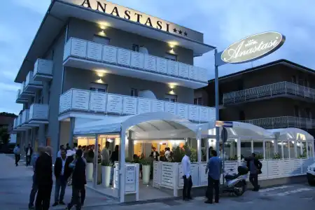 Anastasi - 12