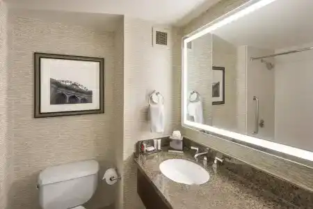 Marriott Denver Airport at Gateway Park - 6
