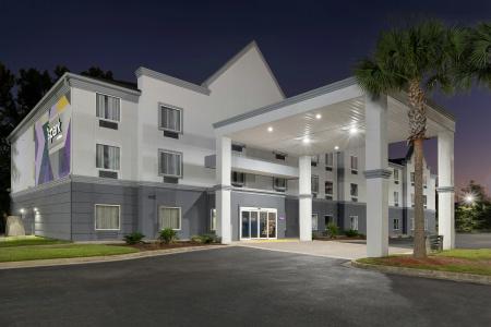 Super 8 Savannah - 19