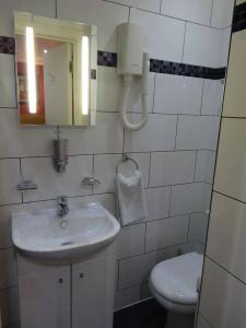 London Guest House by OYO - Acton - 9