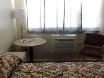Royal Host Motel - 54