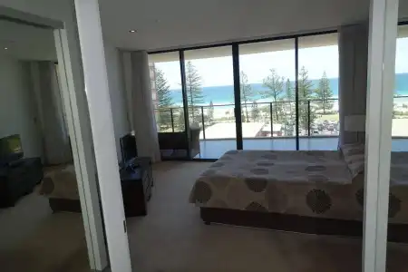 Ambience on Burleigh Beach - 2