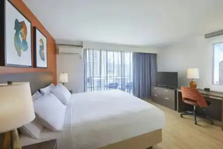 Courtyard by Marriott Waikiki Beach - 42