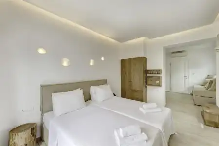 Makis Place - 6