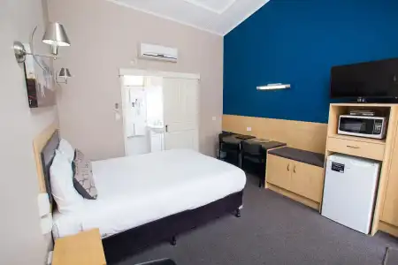Downs Motel - 4