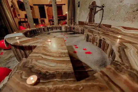 Oread Cave Suites - 360