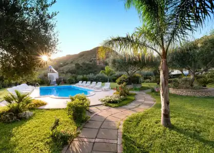 Villa Garden - 7