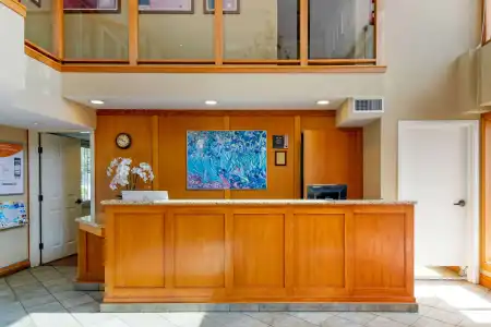 Econo Lodge Inn & Suites - 1