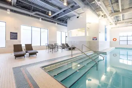 DoubleTree by Hilton Calgary North - 10