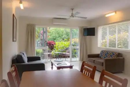 Cairns Queenslander & Apartments - 6