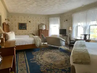 Moseley Cottage Inn & Town Motel - 2