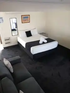 Palm City Motor Inn - 85