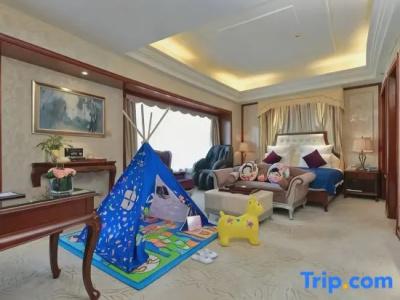 Nanjing Grand - 104