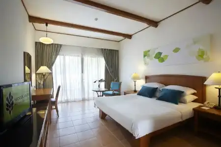 Woodlands & Resort - 0