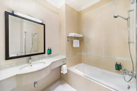 Al Hamra Residences Apartment - 9