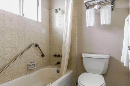 Quality Inn & Suites Silicon Valley - 9