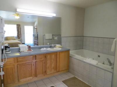 Garden Inn and Suites Fresno - 18