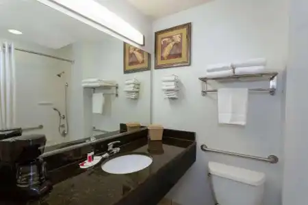 Days Inn & Suites by Wyndham Lakeland - 68