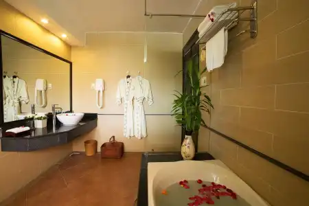 Hoi An Beach Resort - 10
