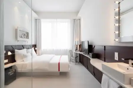 Ruby Leni Dusseldorf by IHG - 11