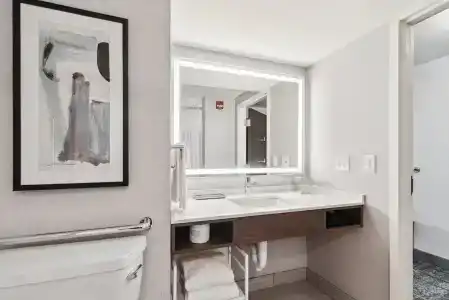 Crowne Plaza Lansing by IHG - 5
