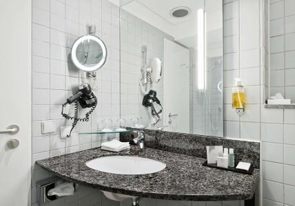 DoubleTree by Hilton Hannover Schweizerhof - 9