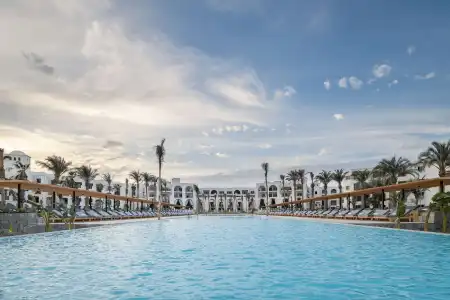 Serry Beach Resort - 5
