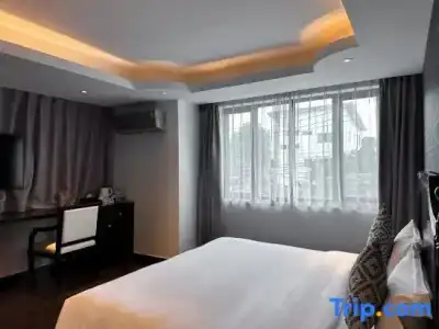 Glory Boutique Suite - 75