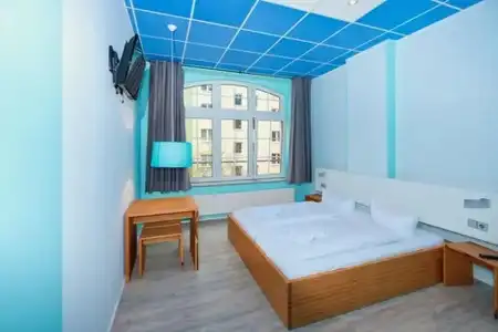 Singer109 & Hostel - 26
