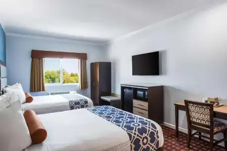 Rodeway Inn & Suites Pasadena - 39