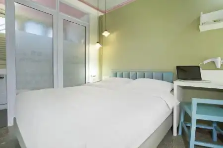 Kam Leng - 47