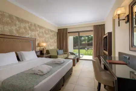 La Marquise Luxury Resort Complex - 3