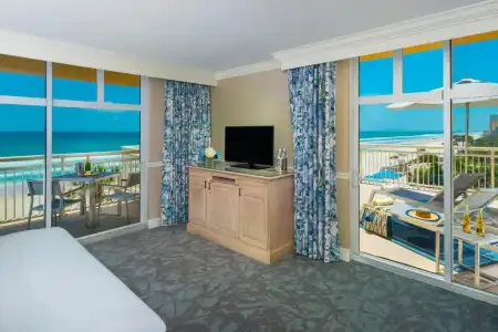 The Shores Resort & Spa - 23