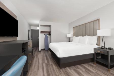 La Quinta Inn & Suites by Wyndham Dallas I-35 Walnut Hill Ln - 23