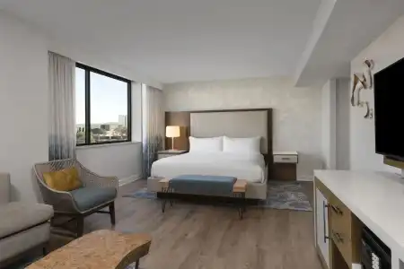 Renaissance Newport Beach - 84