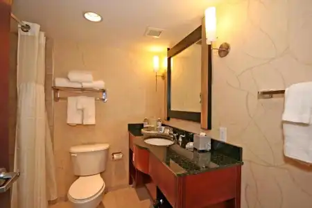 DoubleTree by Hilton Greensboro - 28