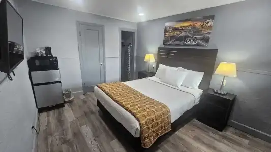 Travelers Inn - 13