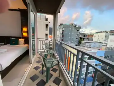 77 Patong & Spa - 43