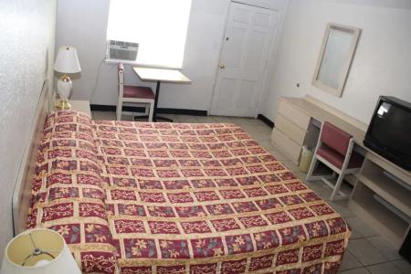 Superlodge Motel - 34