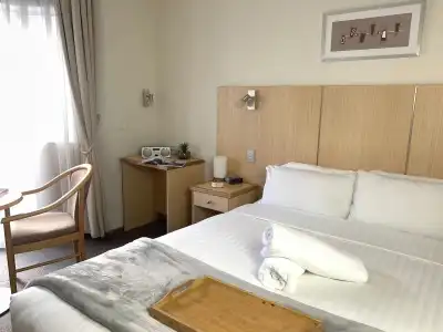 Airport Ascot Motel - 6