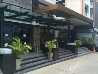 Serenotel Pattaya Beach Front - 37